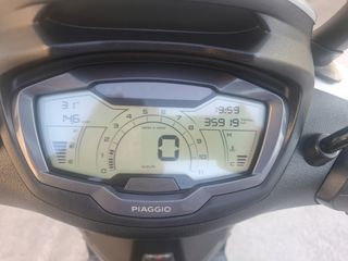 Piaggio Beverly 400 2021-thumb-11