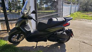 Piaggio Beverly 400 2025 s-thumb-2