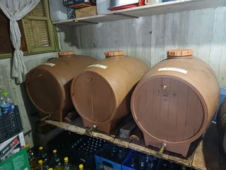 Πλαστικά Κόκκινα Βαρέλια Οινοποίησης από 50L έως 300L (Με Καπάκια & Κάνουλες)