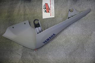 Γνήσιο Yamaha BAT-21721-00 Δεξί Πλαϊνό Καπάκι Ουράς – MT-07 2021–2025