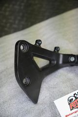 Γνήσια Suzuki 43521-17K20-000 Βάση Αριστερού Μαρσπιέ Αναβάτη – GSX-R1000-thumb-1