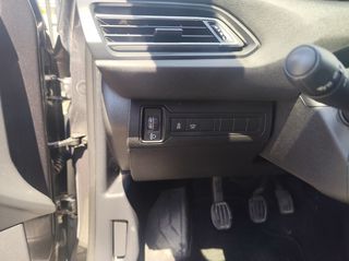 Peugeot 308 2017-thumb-9