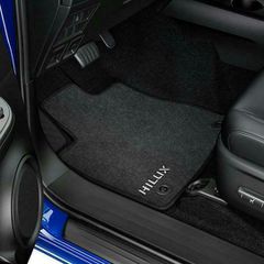 Toyota Γνήσια Υφασματινα 520gr Πατάκια Textile Πλήρες Σετ Για Toyota Hilux extra Cab 16'-21' (Περιλαμβάνει 2 Εμπρόσθια και 2 Οπίσθια Πατάκια)