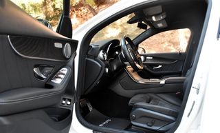 Mercedes-Benz GLC Coupe 2019 200-AMG PACKET-4 MATIC-BURMESTER SOUND-MILD HYBRID-thumb-9