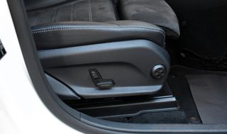 Mercedes-Benz GLC Coupe 2019 200-AMG PACKET-4 MATIC-BURMESTER SOUND-MILD HYBRID-thumb-41