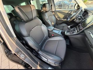 Renault Grand Scenic 2017 BOSE edition + massage-thumb-44