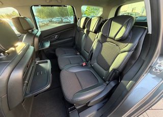 Renault Grand Scenic 2017 BOSE edition + massage-thumb-46
