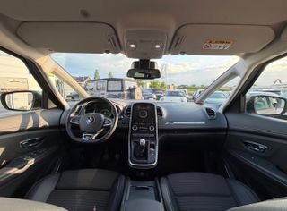 Renault Grand Scenic 2017 BOSE edition + massage-thumb-47