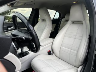 Mercedes-Benz GLA 180 2015 URBAN-thumb-15