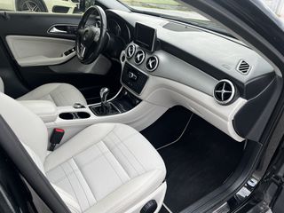 Mercedes-Benz GLA 180 2015 URBAN-thumb-16