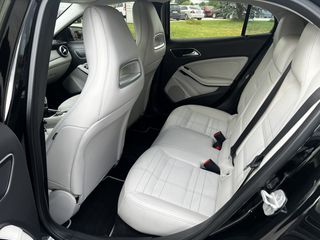 Mercedes-Benz GLA 180 2015 URBAN-thumb-20