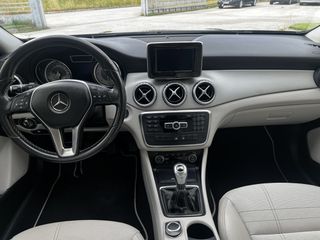 Mercedes-Benz GLA 180 2015 URBAN-thumb-21