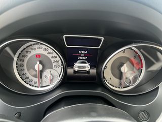 Mercedes-Benz GLA 180 2015 URBAN-thumb-23