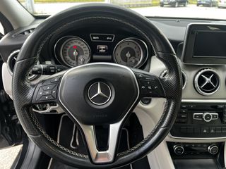 Mercedes-Benz GLA 180 2015 URBAN-thumb-24
