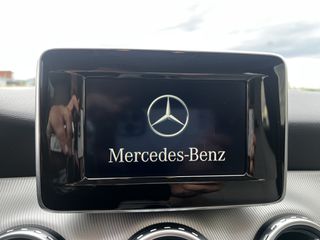 Mercedes-Benz GLA 180 2015 URBAN-thumb-26