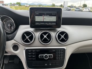 Mercedes-Benz GLA 180 2015 URBAN-thumb-28