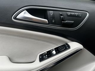 Mercedes-Benz GLA 180 2015 URBAN-thumb-30