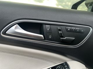 Mercedes-Benz GLA 180 2015 URBAN-thumb-31
