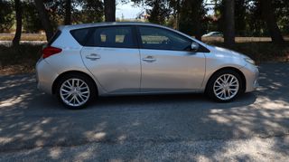 Toyota Yaris 2015-thumb-5