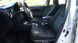 Toyota Yaris 2015-thumb-8
