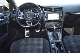 Volkswagen Golf 2015 GTE DSG PLUG IN-thumb-11