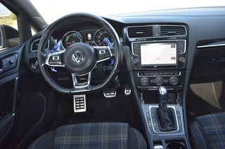 Volkswagen Golf 2015 GTE DSG PLUG IN-thumb-12
