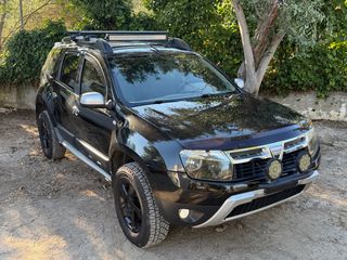 Dacia Duster 2011 4x4 / Diesel-thumb-1