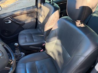Dacia Duster 2011 4x4 / Diesel-thumb-8