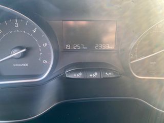 Peugeot 2008 2017-thumb-6
