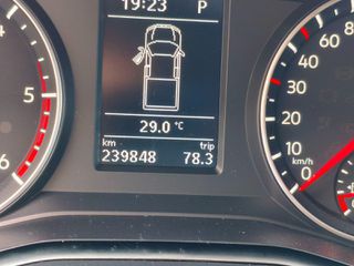 Volkswagen Amarok 2019-thumb-9