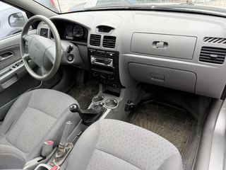 Kia Rio 2003-thumb-9