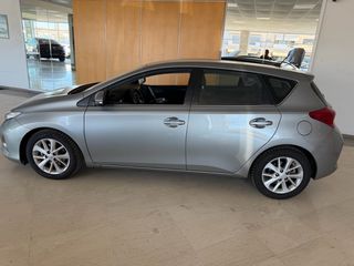 Toyota Auris 2014-thumb-1
