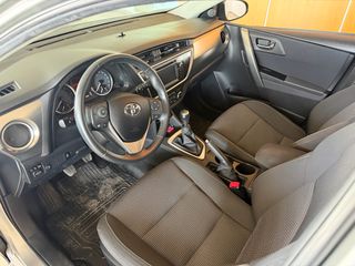 Toyota Auris 2014-thumb-2