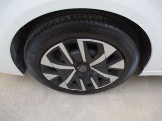 Peugeot 208 2025 1.2 PURETECH STYLE-thumb-39