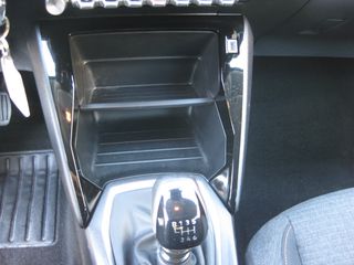 Peugeot 208 2025 1.2 PURETECH STYLE-thumb-14