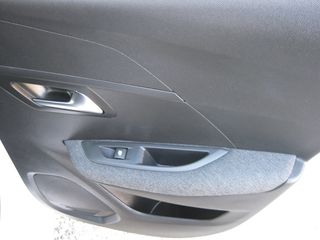 Peugeot 208 2025 1.2 PURETECH STYLE-thumb-16