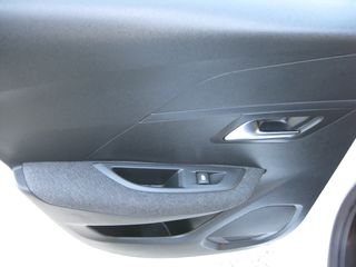 Peugeot 208 2025 1.2 PURETECH STYLE-thumb-19