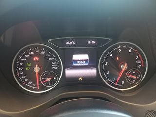 Mercedes-Benz A 180 2017-thumb-10