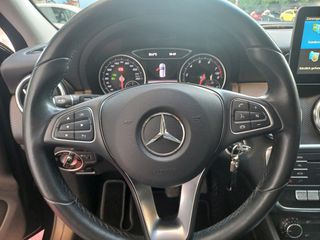 Mercedes-Benz A 180 2017-thumb-11