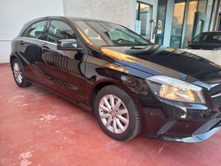 Mercedes-Benz A 180 2017-thumb-4