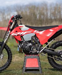 Rieju MR 300i Racing 2026 RACING ENDURO 300cc 2T-INJECTION TFI-2 ΧΡΟΝΙΑ ΕΓΓΥΗΣΗ-thumb-1