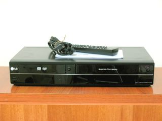 VIDEO με DVD RECORDER LG RC388