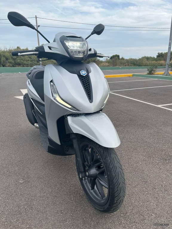 Piaggio Beverly 300 2022 HPE