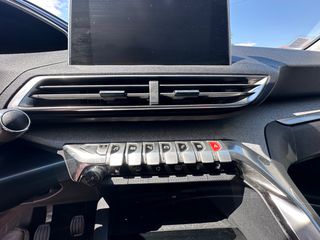 Peugeot 3008 2018-thumb-22