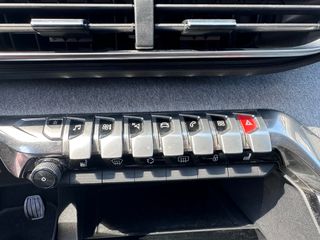 Peugeot 3008 2018-thumb-25