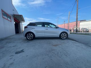 Hyundai i 20 2016-thumb-6