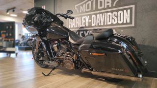 Harley Davidson CVO Road Glide 2023 Απόκτησε τη δική σου Harley-Davidson CVO από 576€-thumb-21