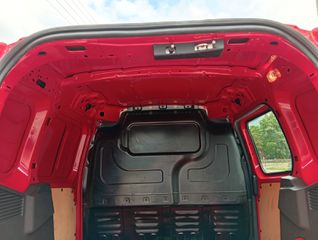 Ford Transit Courier 2016-thumb-13