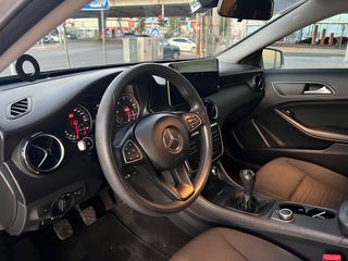 Mercedes-Benz A 160 2016-thumb-7