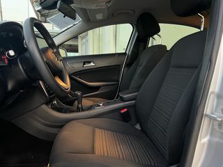 Mercedes-Benz A 160 2016-thumb-8